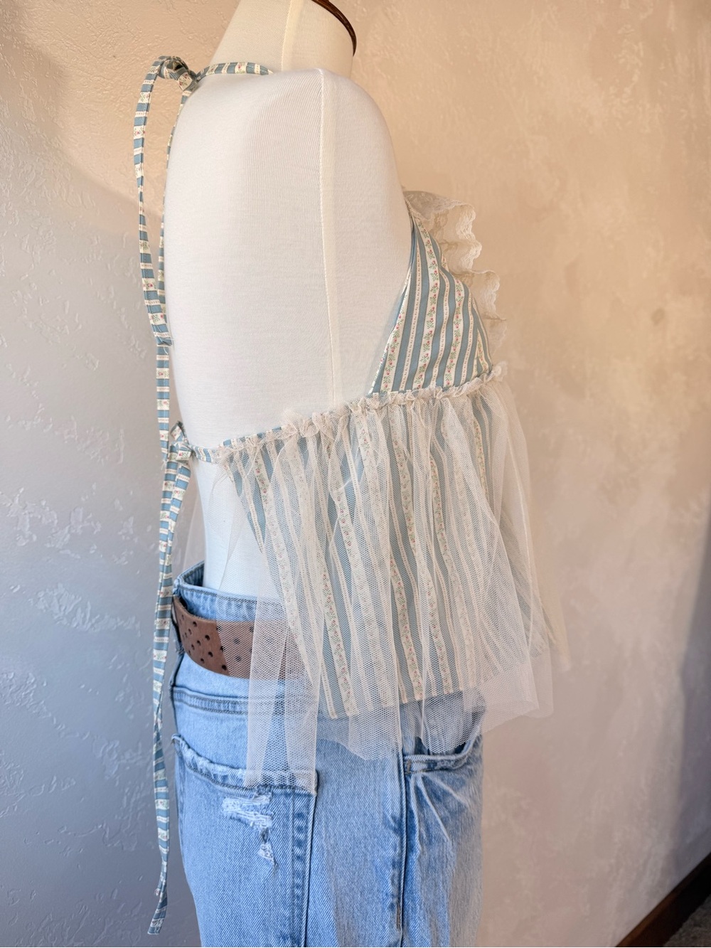 ONE-OF-A-KIND HANDMADE VINTAGE-FABRIC HALTER TOP 🩵 XS - Picture 6 of 16